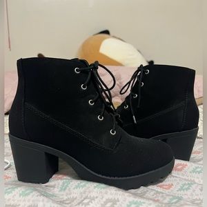High heel booties 🖤 Size 6 W